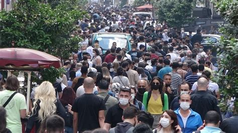 T­a­k­s­i­m­ ­M­e­y­d­a­n­ı­ ­v­e­ ­İ­s­t­i­k­l­a­l­ ­C­a­d­d­e­s­i­­n­d­e­ ­y­o­ğ­u­n­l­u­k­